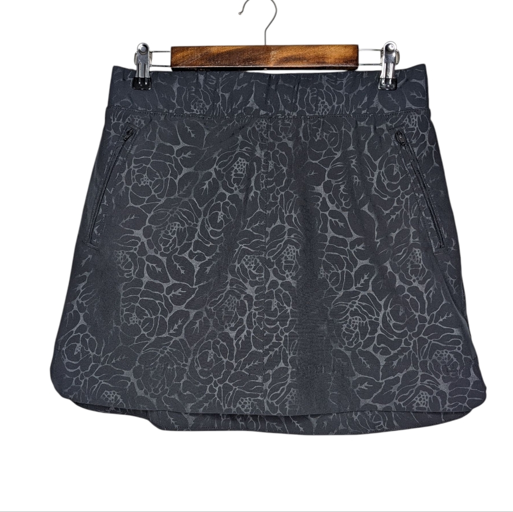 Orvis Women's Black Rose Embossed Pull On Travel Skort Size Small